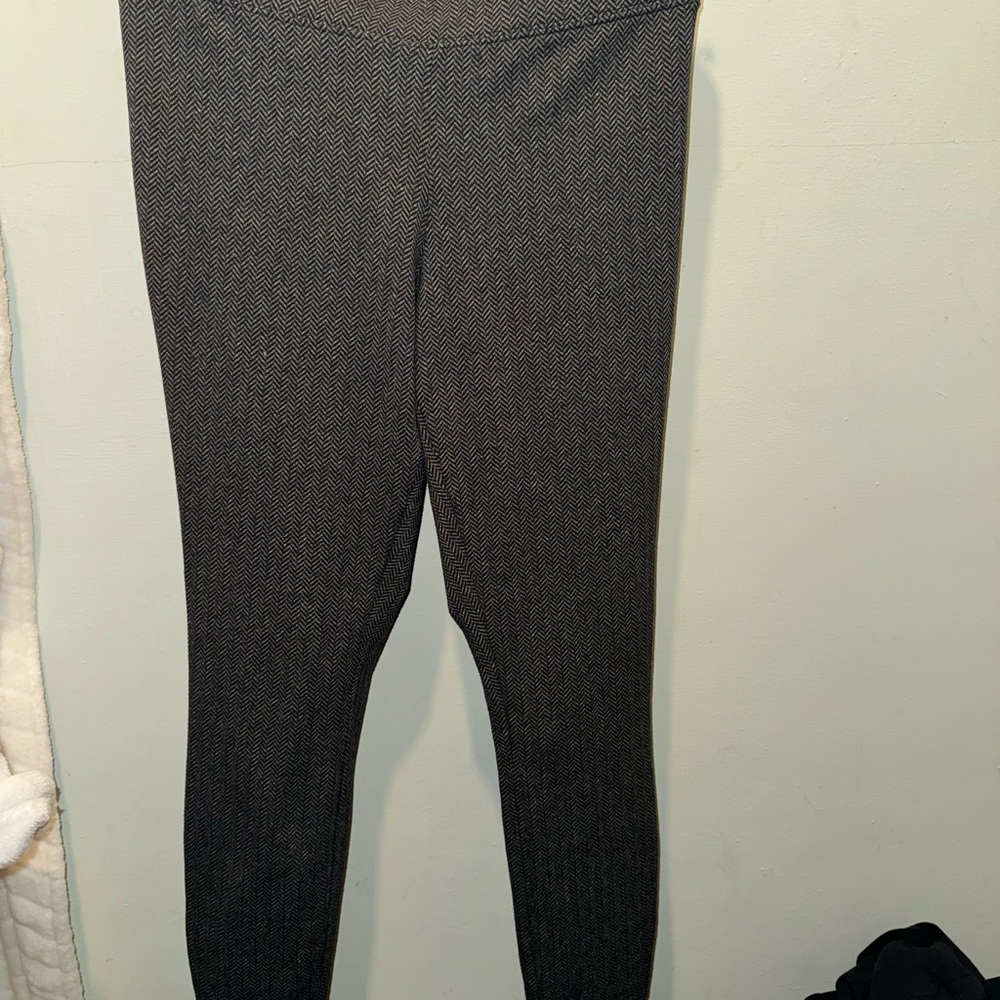 Chic Black and Gray Chevron Leggings